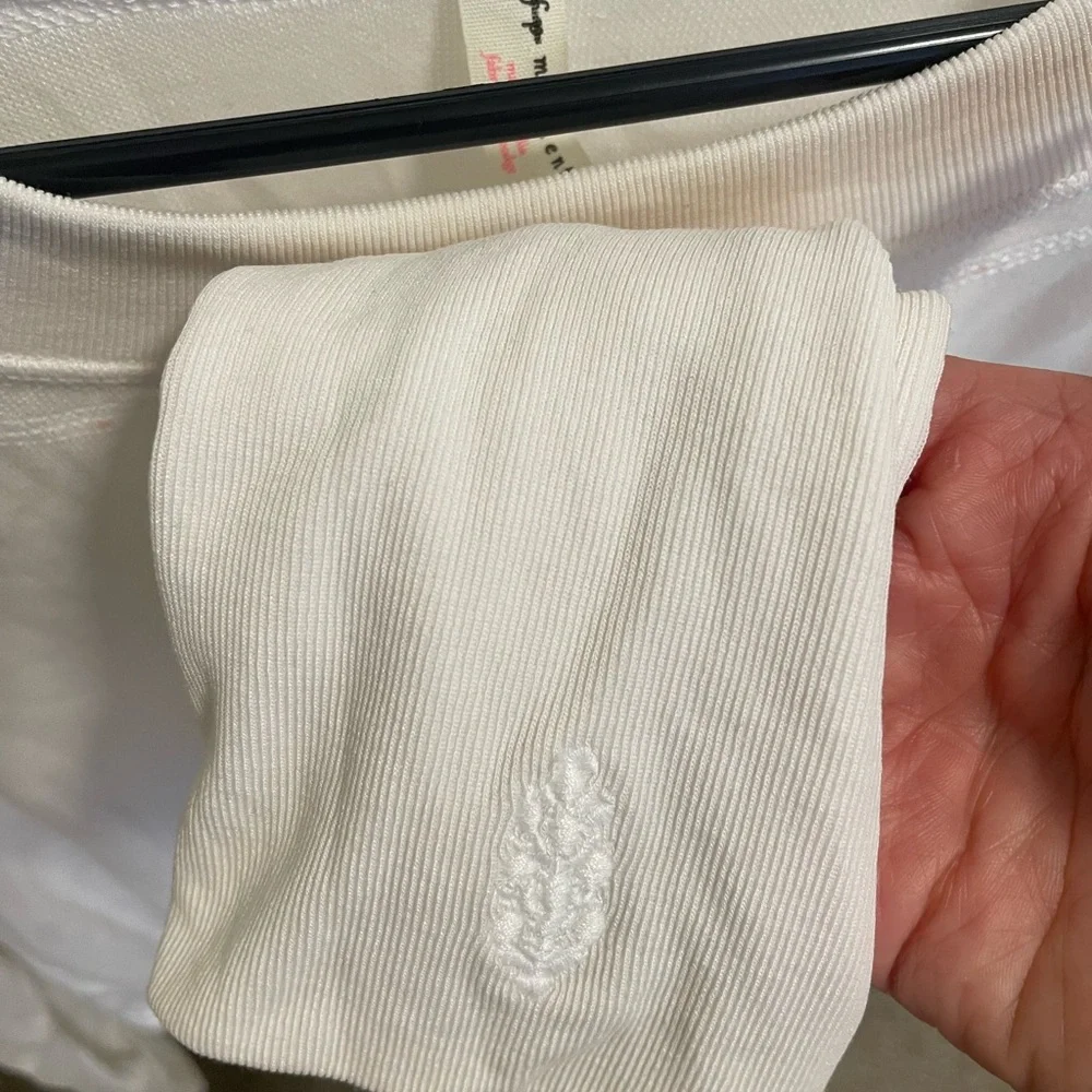 White Ribbed - Picture 2 of 3